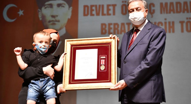 Şehit Aileleri ve Gazilere Devlet Övünç Madalyası ve Beratları Tevdi Edildi