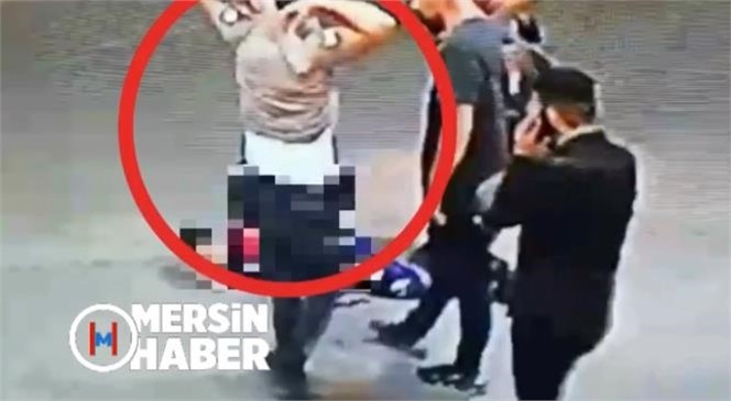 Mersin'de Bıçaklı Saldırı, Dehşet Anları Kamerada! Saldırıda Yaralanan ve Kan Kaybeden Adama Bekçiden Resmi Kıyafetle Tampon
