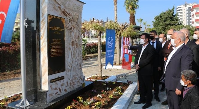 "Azerbaycan’a Anıt Heykel Yaptı, Gözyaşlarını Tutamadı"