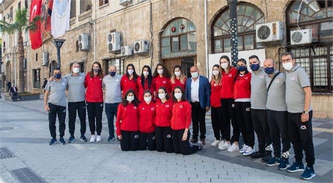 Kadın Voleybol Takımının Motivasyonu Yüksek! Mersin Büyükşehir’in Kadın Voleybol Takımı Önündeki Maçlara Bakıyor