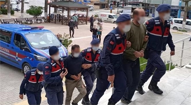 Mersin'de İki Şüpheli Şahıs Tahrayla Kabloları Keserken Suçüstü Yakalandı