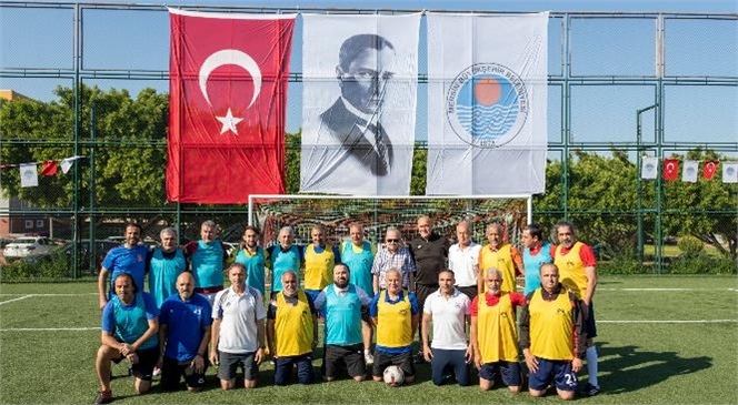 Mersin Büyükşehir Belediyesi, 19 Mayıs Kutlamaları Kapsamında Dostluk Havasında Oynanan Futbol Müsabakaları Düzenledi.