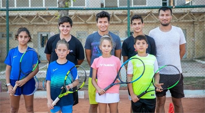 Mersin Büyükşehir Gsk, Tenis Çalışmalarını Sürdürüyor