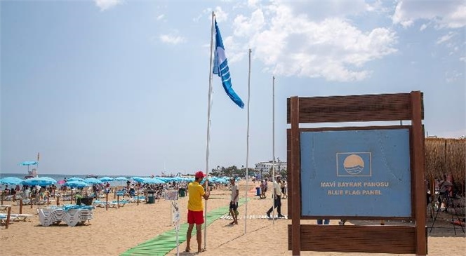 Kızkalesi Halk Plajı’nda Mavi Bayrak Göndere Çekildi