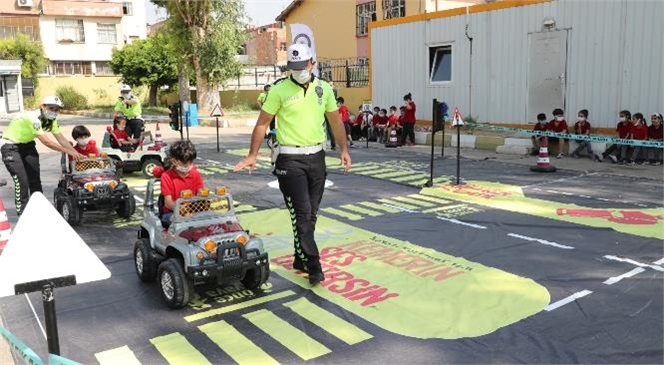 Mobil Trafik Eğitim Tırı İle Öğrencilere Yönelik Uygulamalı Olarak Trafik Eğitimleri Düzenlendi