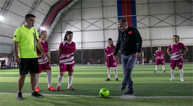 "Kadınlar Futboldan Anlamaz" Algısını Yenmek İçin Sahaya Çıktılar