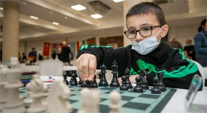 Mersin Büyükşehir’in Uluslararası Satranç Turnuvası İlk Hamlelerle Başladı