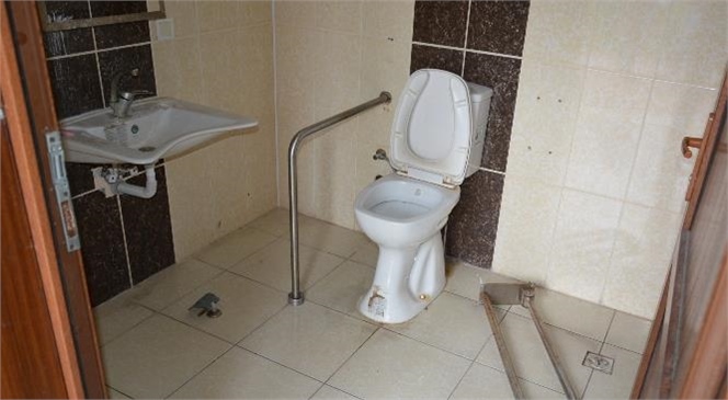 Tarsus Kültür Park İçerisindeki 3 Tuvalete Çirkin Saldırı