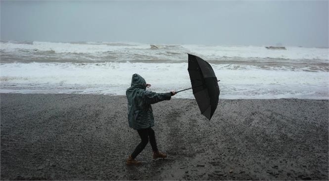 Meteoroloji Doğu Akdeniz Bölgesi İçin Fırtına Uyarısında Bulundu