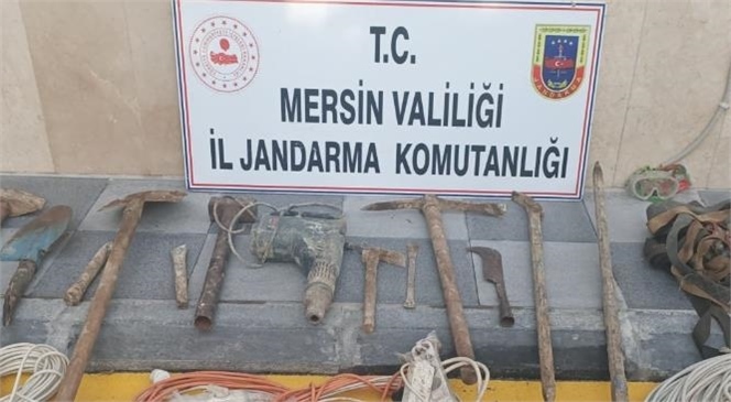 Mersin İl Jandarma Komutanlığı Ekipleri Yenişehir İlçesinde Kaçak Kazı Yapan 4 Kişiyi Suçüstü Yakaladı