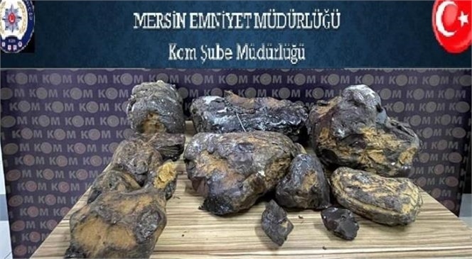 Mersin'de 10 Milyon Lira Değerinde 'balina Kusmuğu' 'ambergris' Maddesi Ele Geçirildi