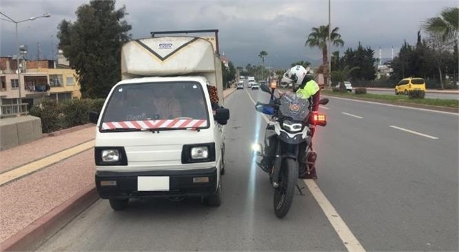 Mersin'de Trafik Uygulamasında Çok Sayıda Araç ve Sürücüye Cezai İşlem Uygulandı