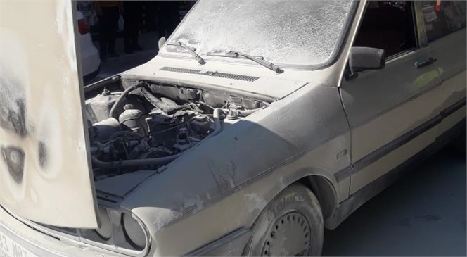 Seyir Halindeki Araç Alev Aldı, Trafik Polislerinin Müdahalesiyle Söndürüldü
