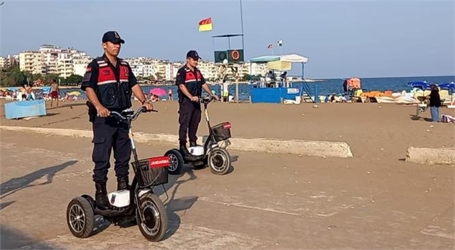 Mersin’in Erdemli ve Silifke İlçelerinde Sahil Bandı ve Yürüyüş Yollarında Scooter Kullanan Jandarma Timleri Göreve Başladı