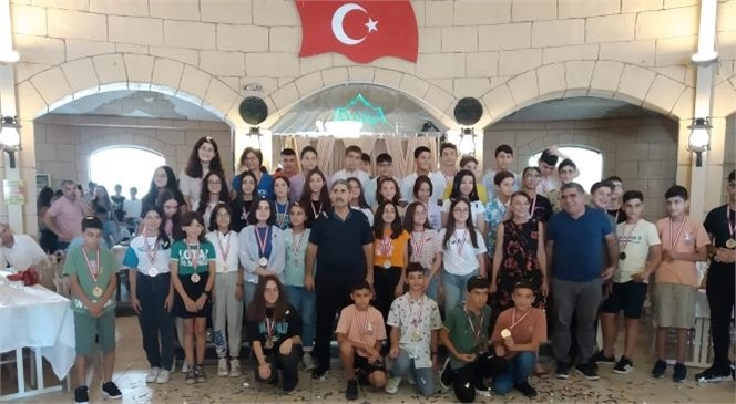Tarsus Sadık Eliyeşil Ortaokulu 8-c Sınıfı, Sınıf Öğretmeni Cemil Özdemir, Öğrencileri ve Velileri İle 2022-2023 Eğitim ve Öğretim Yılına Motivasyonlu ‘merhaba’ Dedi