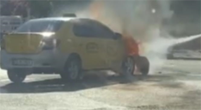 Mersin'de Kaza Yapan Ticari Takside Yangın Çıktı
