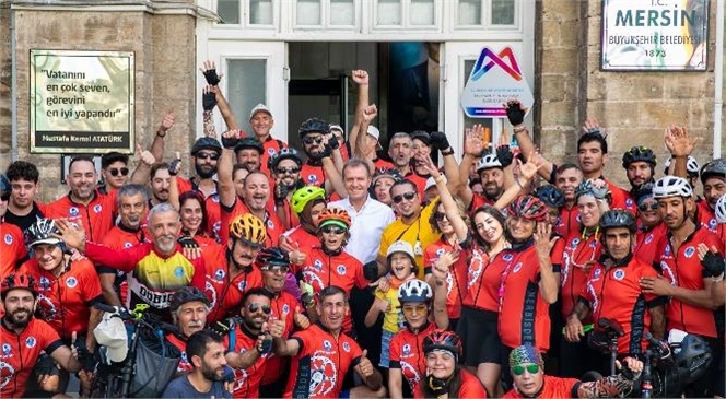 Mersin Büyükşehir Belediyesi’nin de Desteklediği ‘9. Uluslararası Bisiklet Festivali’ Kapsamında Bisikletliler, Başkan Vahap Seçer’i Ziyaret Etti