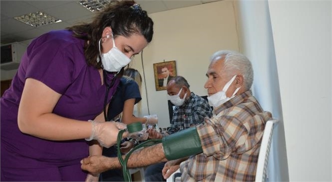 Mersin Büyükşehir Tarsus Emekli Evi Sakinlerine İlk Yardım Konusunda Bilgilendirmede Bulunuldu