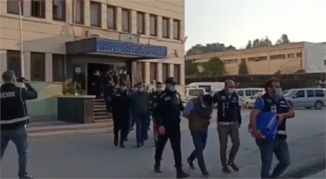 Mersin'de Dolandırıcılık Operasyonunda Yakalanan 30 Şüpheli Adliyeye Sevk Edildi