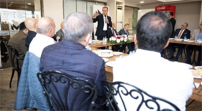 Mersin Büyükşehir Belediye Başkanı Seçer, İstiklal Caddesi Esnafı İle Bir Araya Geldi