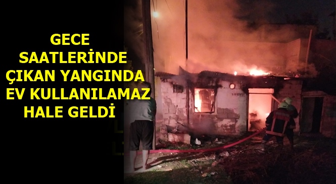 Tarsus'ta Gece Saatlerinde Çıkan Yangında Ev Kullanılamaz Hale Geldi