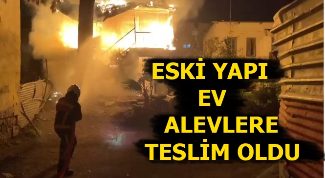 Mersin Tarsus'ta Bir Evde Yangın Çıktı