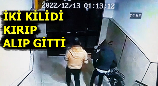 Mersin'de Bir Apartmandan Bisiklet Çalan Şüpheliler Güvenlik Kamerasına Yakalandı