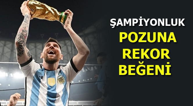 Dünya Kupasını Kazanan Arjantin Futbolcusu Lionel Messi'ye Şampiyonluk Pozunda Rekor Beğeni Geldi