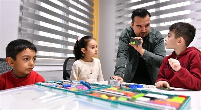 Mersin Büyükşehir Belediyesi Çocuklar İçin Teknolojiye Pencere Açıyor