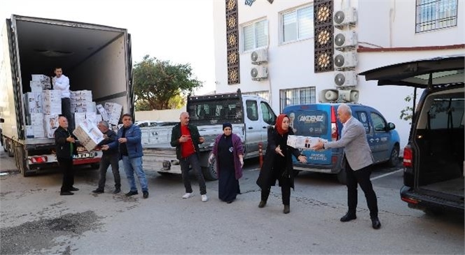 Akdeniz Belediyesi, Depremden Zarar Gören 10 İldeki Depremzedeler İçin Isıtıcı, Battaniye, Su ve Gıda Malzemelerin Yer Aldığı Yardım Tır’ı Gönderdi