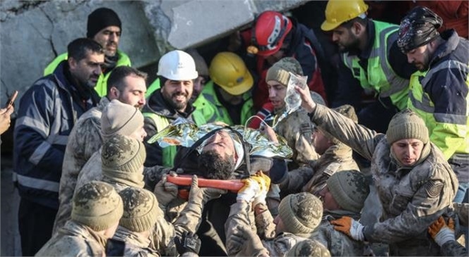 "Asrın Felaketi" Olarak Nitelenen Kahramanmaraş Merkezli Depremlerde 5. Günde Arama-kurtarma Çalışmaları Devam Ediyor