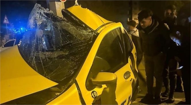 Mersin'de Ticari Taksi Kontrolden Çıkıp Kaza Yaptı, Şoförü Hayatını Kaybetti