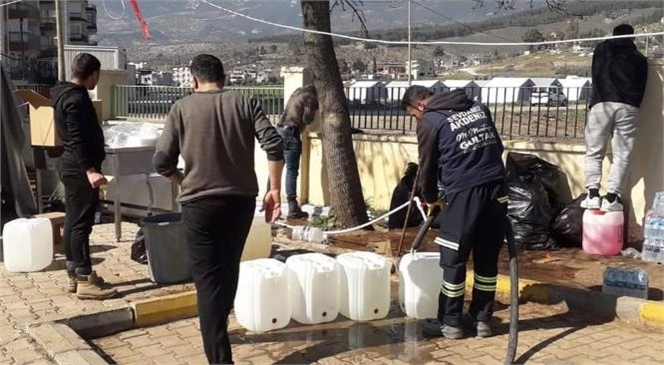 Akdeniz Belediyesi; Kırıkhan’da Depremzede Vatandaşlara Temiz Su Temin Ediyor,