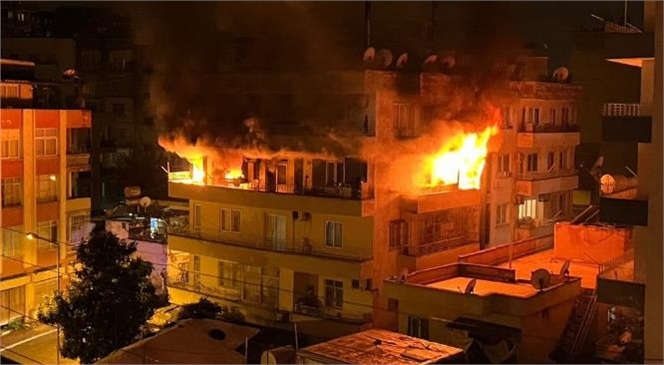 Mersin'de Bir Apartman Dairesinde Yangın Çıktı, Ekipler Müdahalede Bulundu