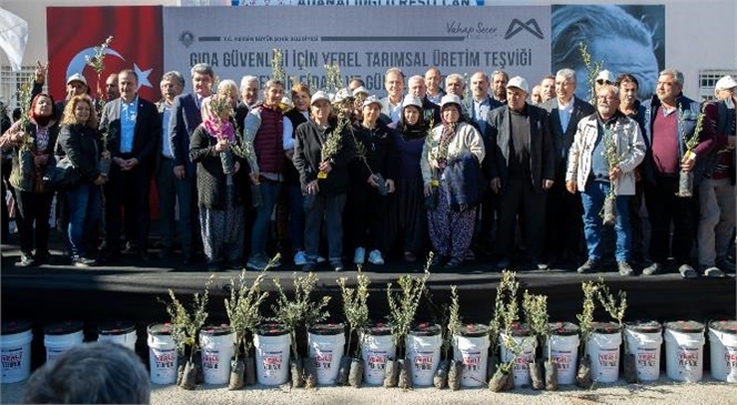 Başkan Seçer, Zeytin Fidanı ve Organik Sıvı Gübre Dağıtım Töreni’ne Katıldı