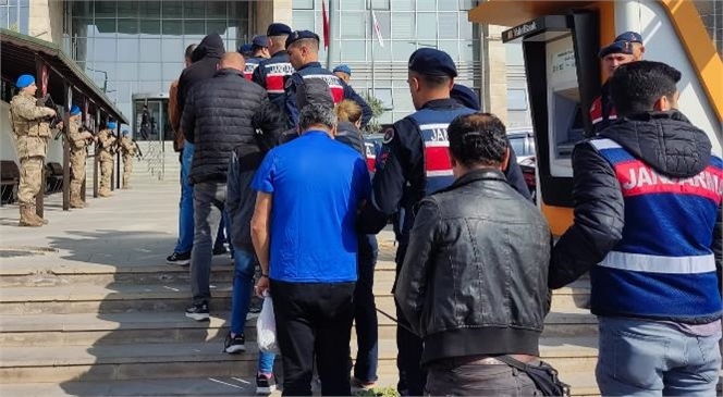Mersin’de Jandarmanın Düzenlediği Kökünü Kurutma Operasyonunda 25 Şahıs Tutuklandı