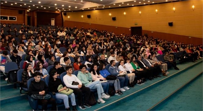 Mersin Büyükşehir, Meslek Tanıtım Seminerinde Alanında Uzman Kişiler İle Öğrencileri Buluşturdu
