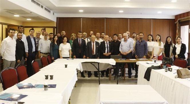 Mersin Barosu İle Çağ Üniversitesi İşbirliğinde Avukatlara Yönelik Düzenlenen İş Hukukunda Uzman Arabuluculuk Eğitimini Tamamlayan Katılımcılar Sertifikalarını Aldı