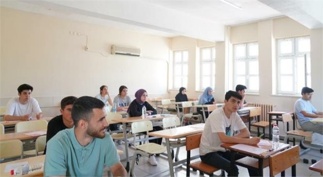 Erdemli Belediyesi ve Erdemli İlçe Milli Eğitim Müdürlüğü İşbirliğinde YKS Öncesinde Öğrenciler Deneme Sınavına Girdi