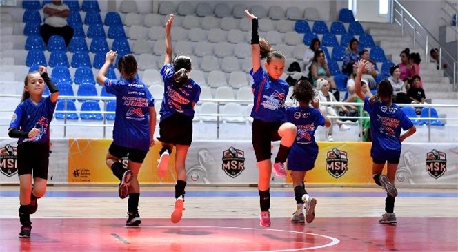 Mersin Büyükşehir’in Ücretsiz Spor Kursları Geleceğin Sporcularını Yetiştiriyor