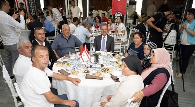 Başkan Vahap Seçer, Mersin Büyükşehir Belediyesi Tarafından Şehit Aileleri, Gaziler İle Gazi Aileleri Onuruna Verilen Yemek Programına Katıldı
