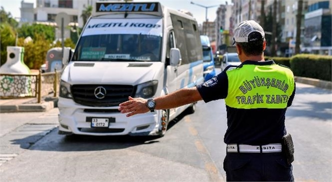 Mersin Büyükşehir’in Zabıta Ekipleri Toplu Taşıma Araçlarında Denetimlerini Sürdürüyor
