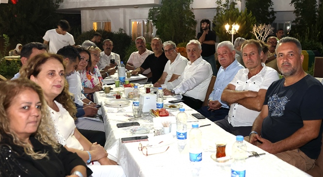 Mersin Akdeniz Belediyesi Başkanı Gültak’tan Mahalle Muhtarlarına 19 Ekim Sürprizi
