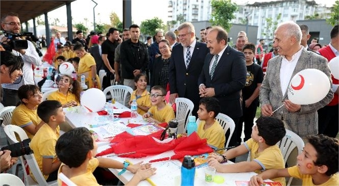 Akdeniz Belediye Başkanı Gültak; "Kızılay’ımız Dünyanın Dört Bir Yanında Yardıma Koşuyor"