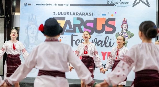Başkan Seçer, Festivale Renk Katan Uluslararası Halk Dansı Toplulukları İle Bir Araya Geldi