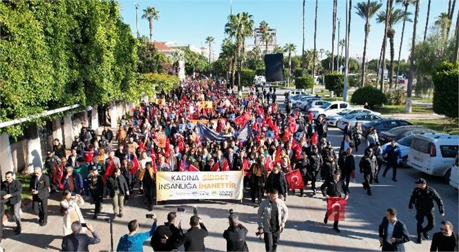 Mersin’de Kadına Yönelik Şiddete Karşı Farkındalık Yürüyüşü