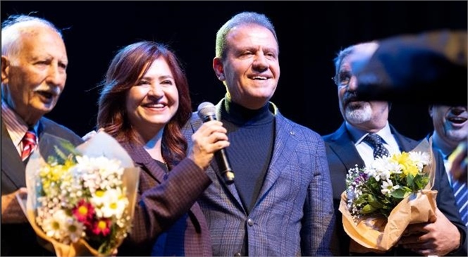 Başkan Seçer Ve Eşi Meral Seçer, “Türkülerle Gönlümüze Düşenler Kitabı Gala Konseri”Ne Katıldı