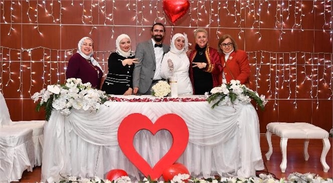 Mersin Büyükşehir Belediyesi, Vatandaşları Sevgililer Günü’nde de Yalnız Bırakmadı