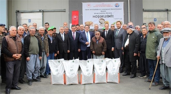 Tarsus Ticaret Borsasında İlçe Tarım Ve Orman Müdürlüğü Koordinesinde Hibeli Ayçiçek Tohumu Dağıtım Töreni Düzenlendi