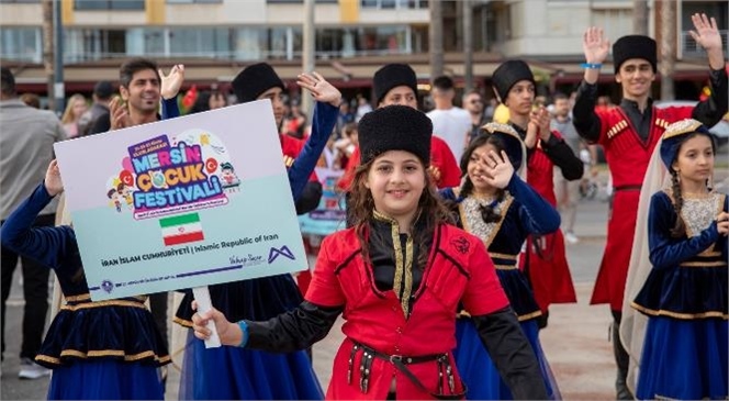 23 Nisan Coşkusu 7’den 70’e Büyük Bir Heyecan Ve Coşkuyla Sürüyor, Uluslararası Çocuk Festivali’nde Mersin’in Dört Bir Yanından Çocuk Sesleri Yükseldi